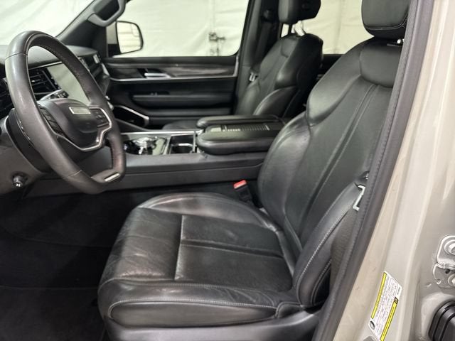 2022 Jeep Wagoneer Base