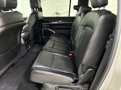 2022 Jeep Wagoneer Base