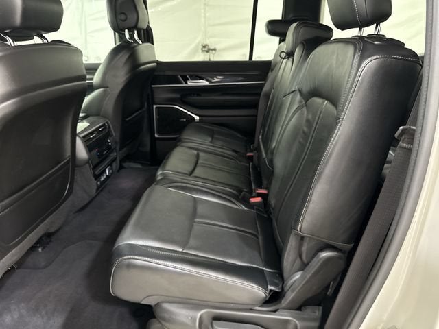 2022 Jeep Wagoneer Base