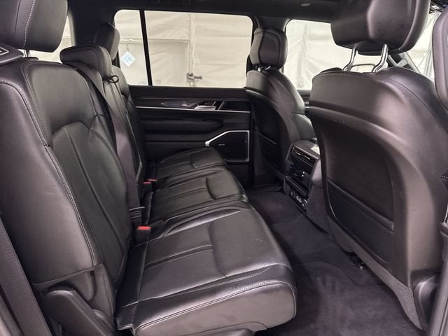 2022 Jeep Wagoneer Base