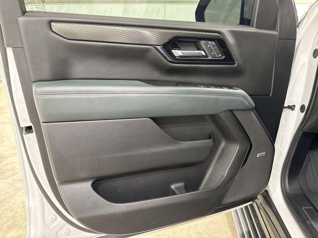 2025 GMC Yukon Base