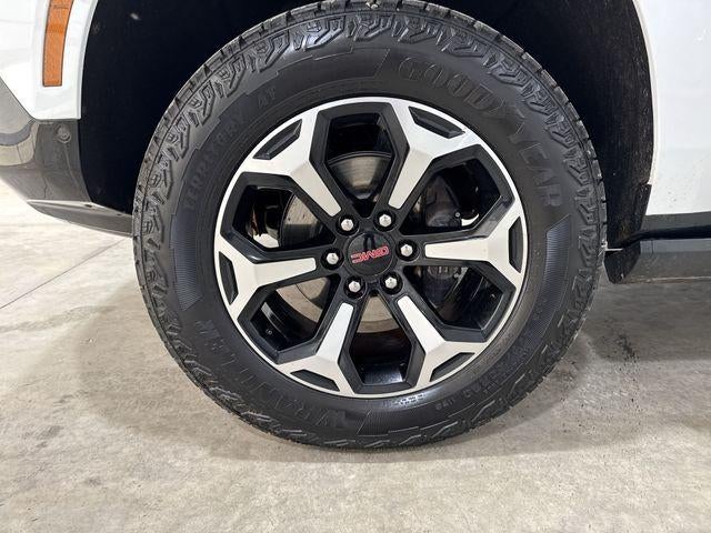 2025 GMC Yukon Base