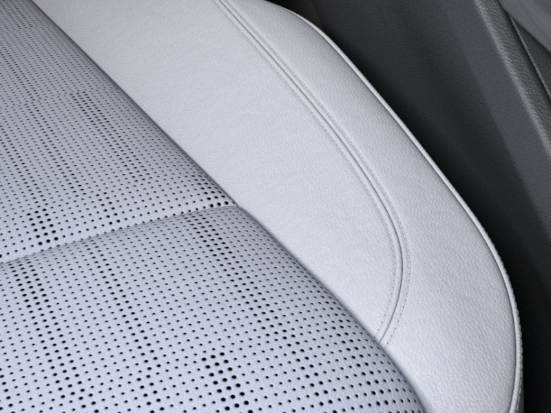 2024 Cadillac LYRIQ Luxury 2