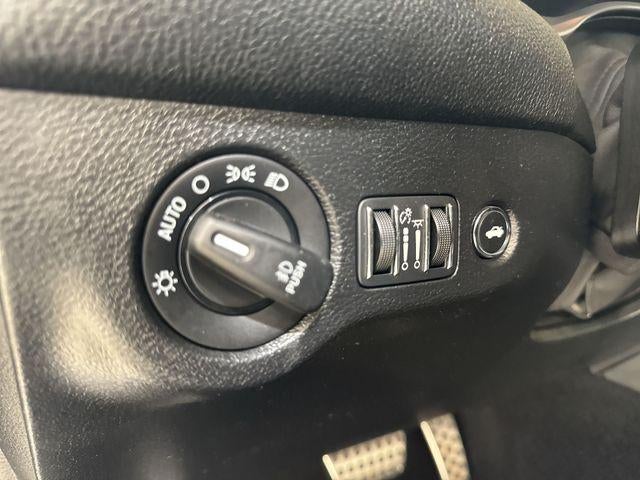 2022 Dodge Challenger Base