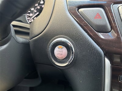 2016 Nissan Pathfinder Base