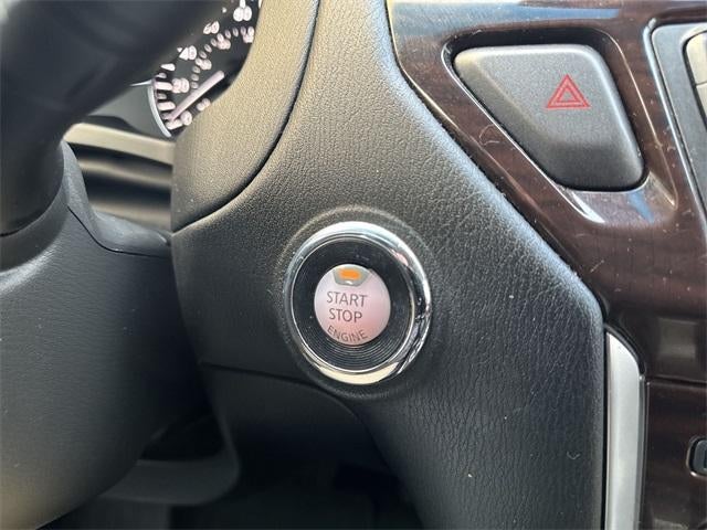 2016 Nissan Pathfinder Base