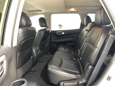 2016 Nissan Pathfinder Base