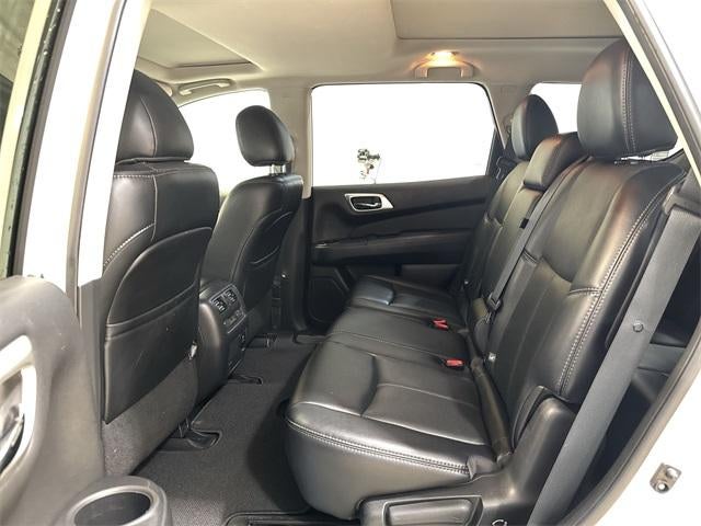 2016 Nissan Pathfinder Base