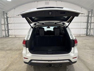 2016 Nissan Pathfinder Base