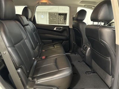 2016 Nissan Pathfinder Base