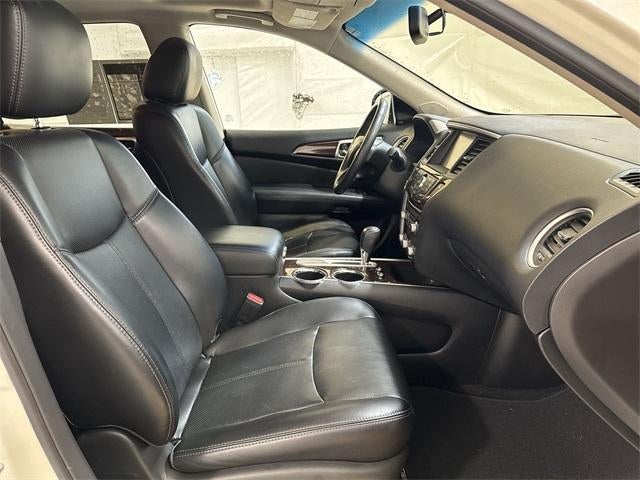 2016 Nissan Pathfinder Base