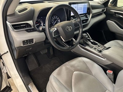 2021 Toyota Highlander Base