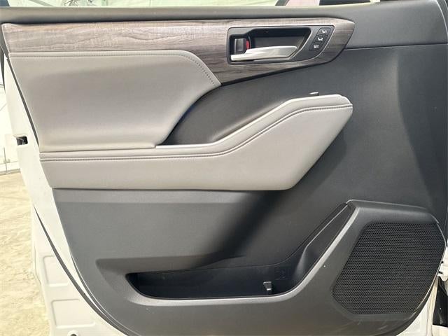 2021 Toyota Highlander Base