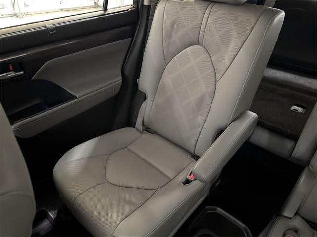 2021 Toyota Highlander Base