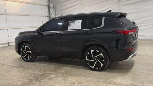 2023 Mitsubishi Outlander Base