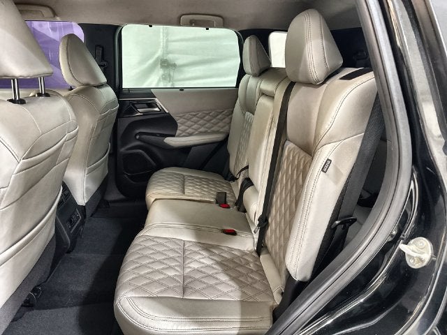 2023 Mitsubishi Outlander Base