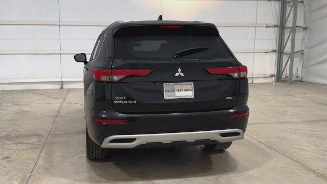 2023 Mitsubishi Outlander Base