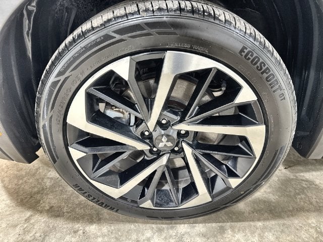 2023 Mitsubishi Outlander Base