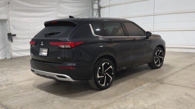 2023 Mitsubishi Outlander Base