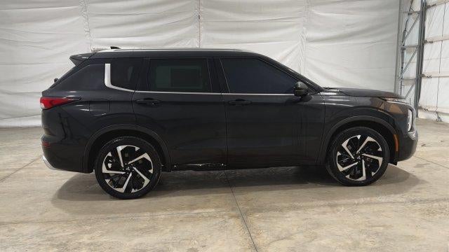 2023 Mitsubishi Outlander Base