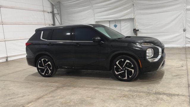 2023 Mitsubishi Outlander Base