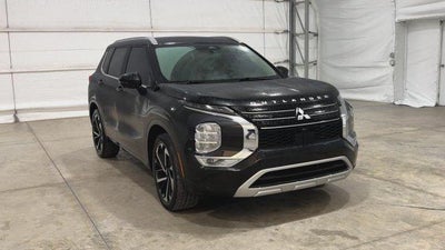 2023 Mitsubishi Outlander Base