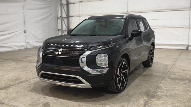 2023 Mitsubishi Outlander Base