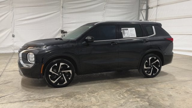 2023 Mitsubishi Outlander Base