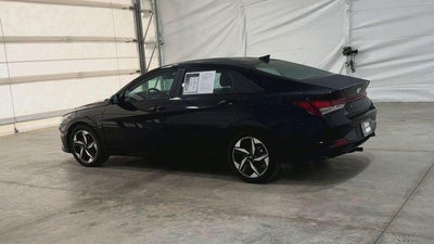 2023 Hyundai Elantra Base